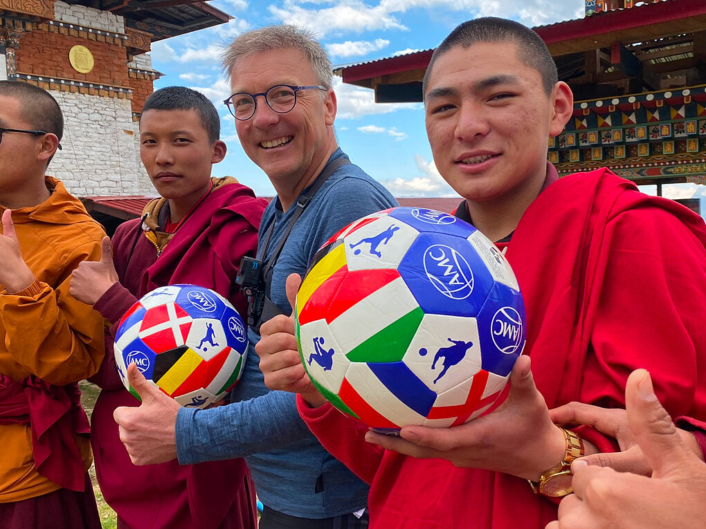 Happyologe Patrik Wenke unterwegs in Bhutan beim Spendenlauf. Foto: Patrik Wenke
